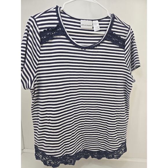 Lot of 3 Women’s L Tops Casual One World Black and Alfred Dunner Navy Pink - Picture 3 of 6